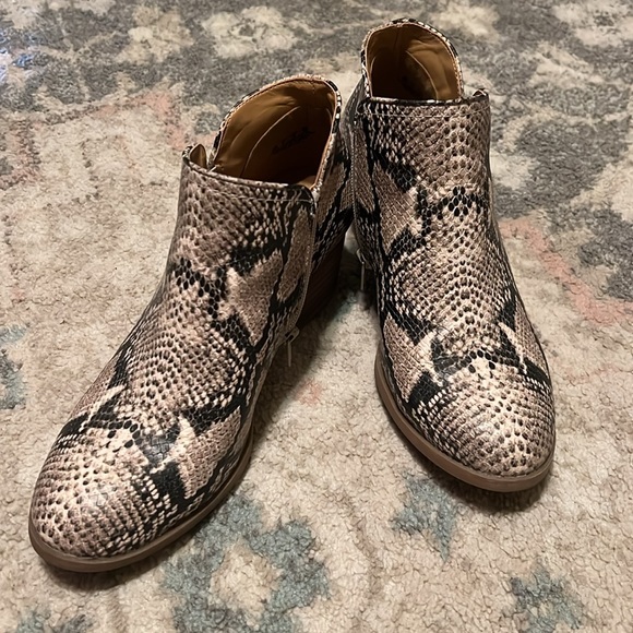 SOLD - Picture 2 of 7